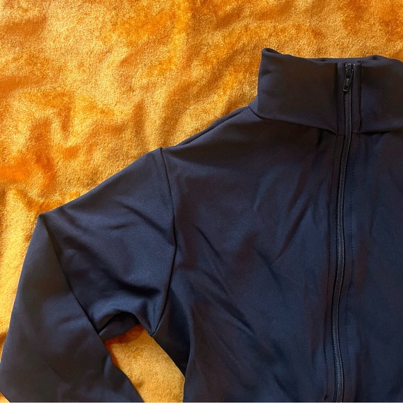 Capezio black crop top — long sleeve - Picture 4 of 6